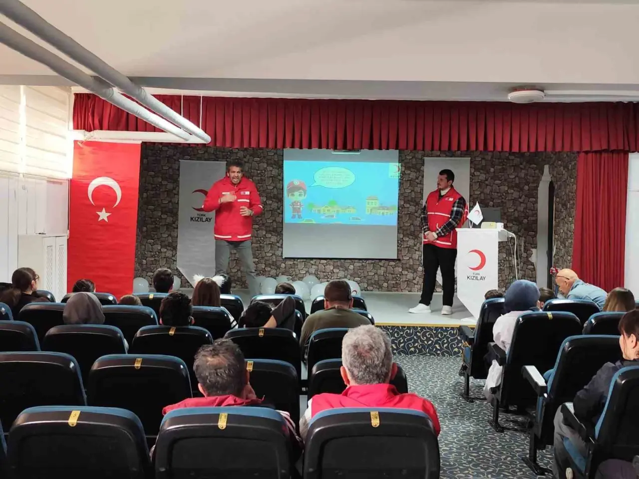 tepebasi-kizilaydan-engelli-ogrencilere-yonelik-afet-farkindalik-seminerleri