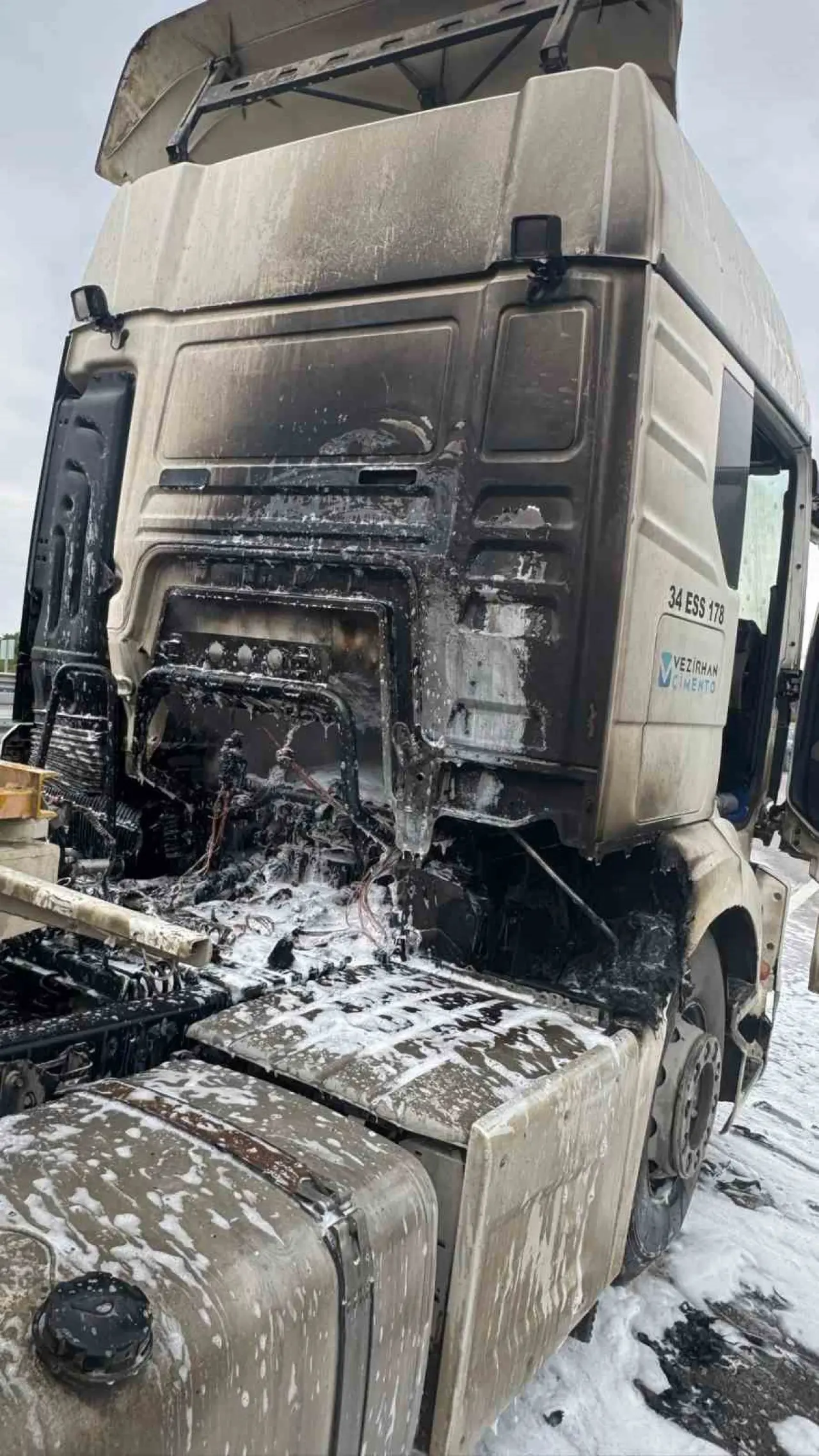 bilecikte-seyir-halindeki-beton-mikseri-bir-anda-alev-aldi