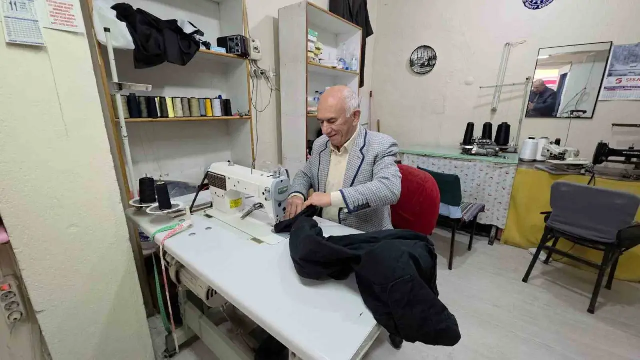 kutahyada-52-yillik-terzi-himmet-kalkan-sanat-artik-bitmek-uzere