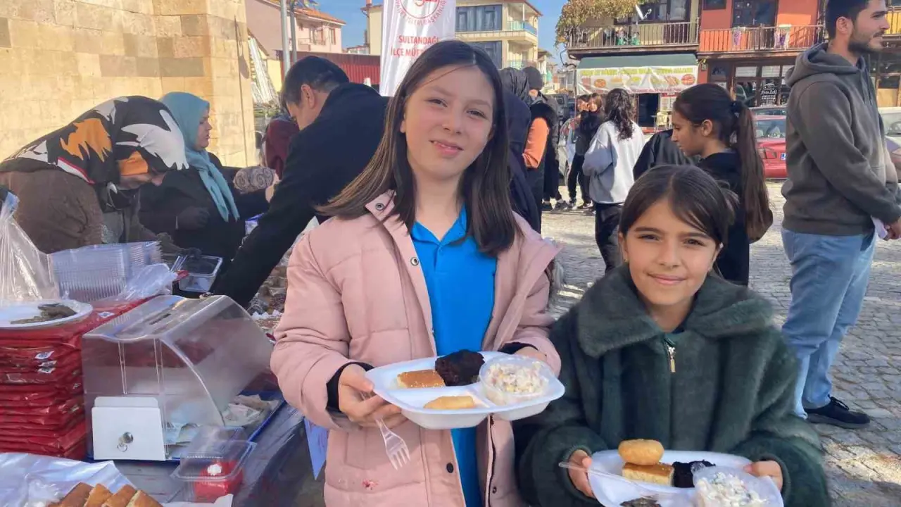 sultandaginda-gazze-yararina-hayir-carsisi-kuruldu