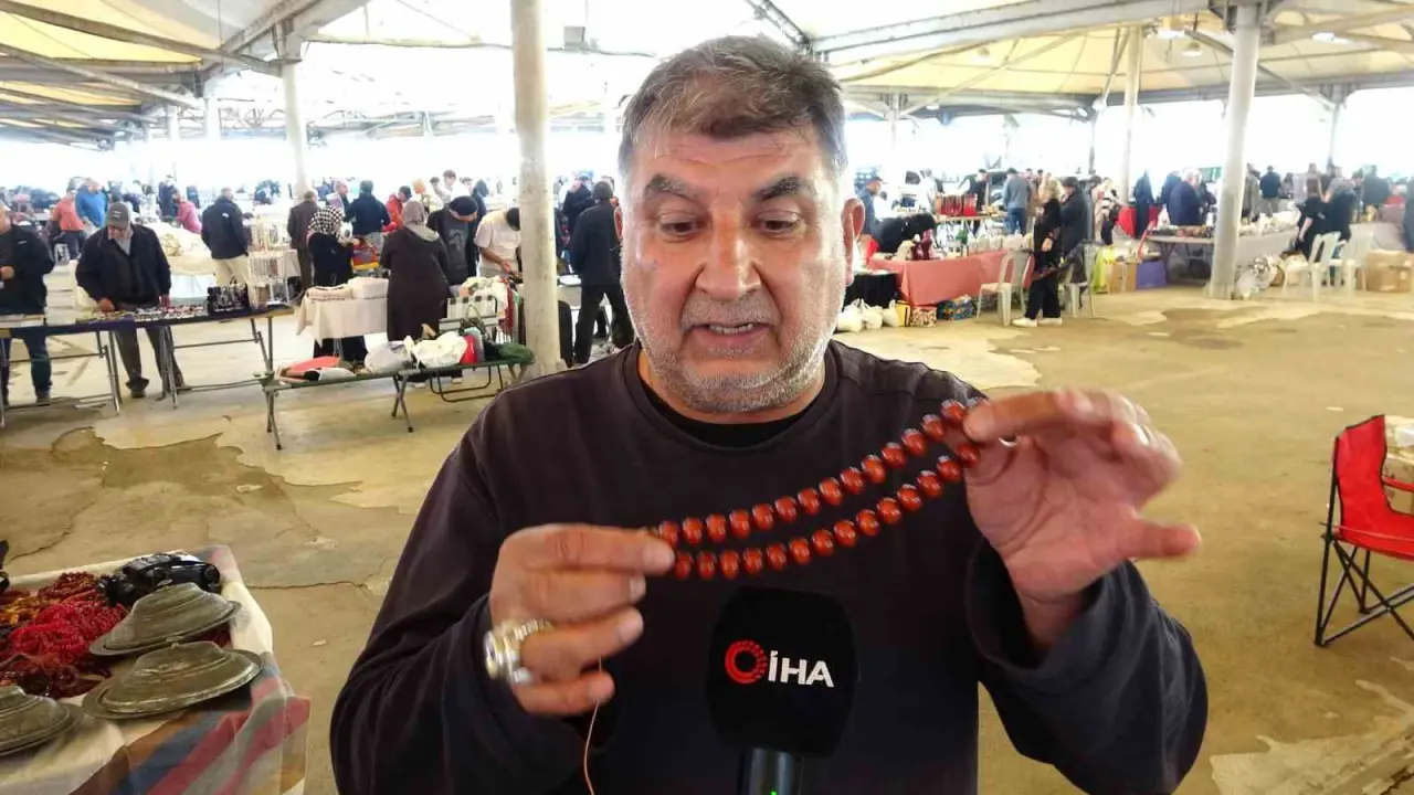 30-yildir-sehir-sehir-dolasarak-tespih-satiyor