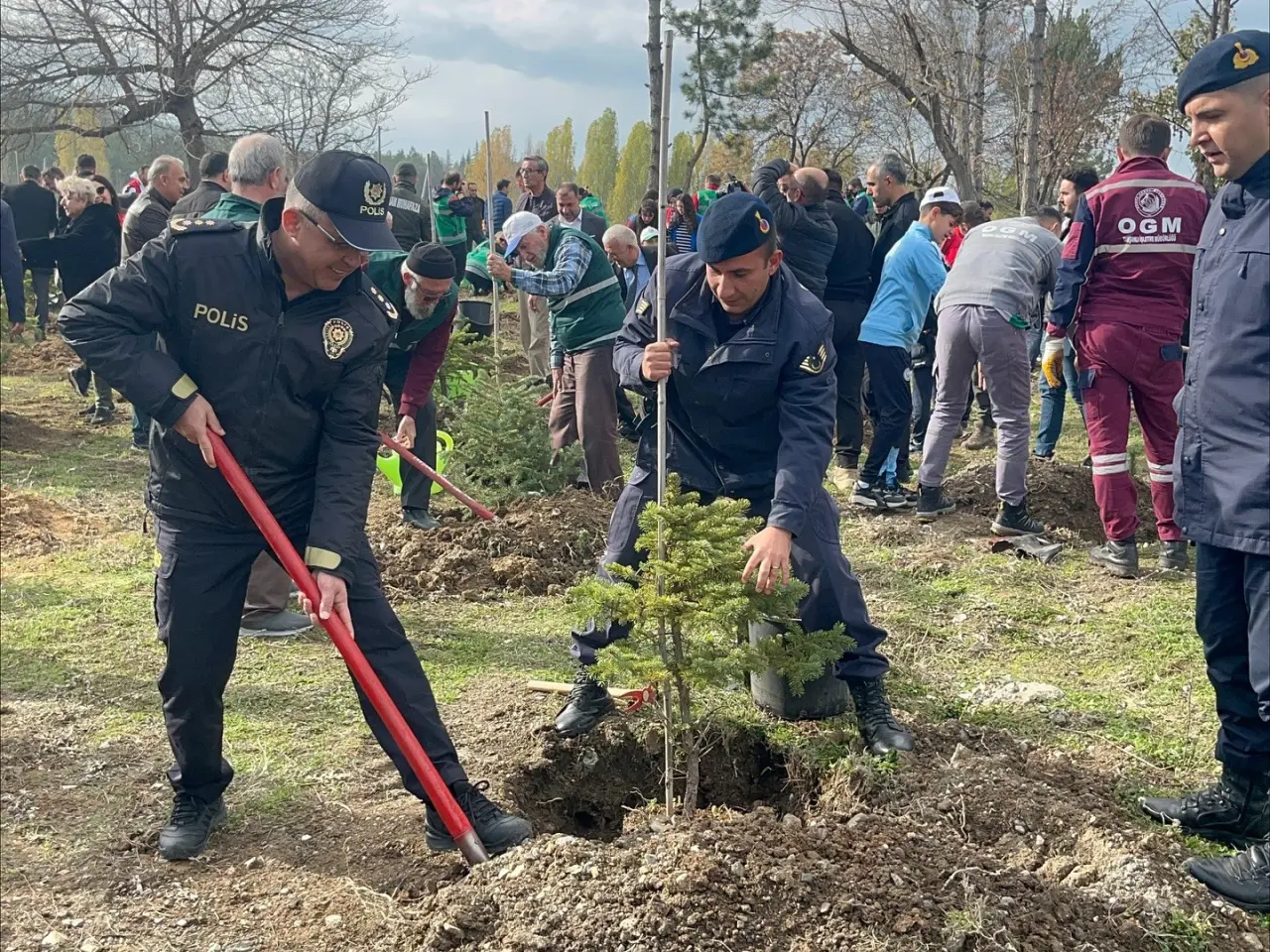 tuncbilekte-milli-agaclandirma-seferberligine-katki