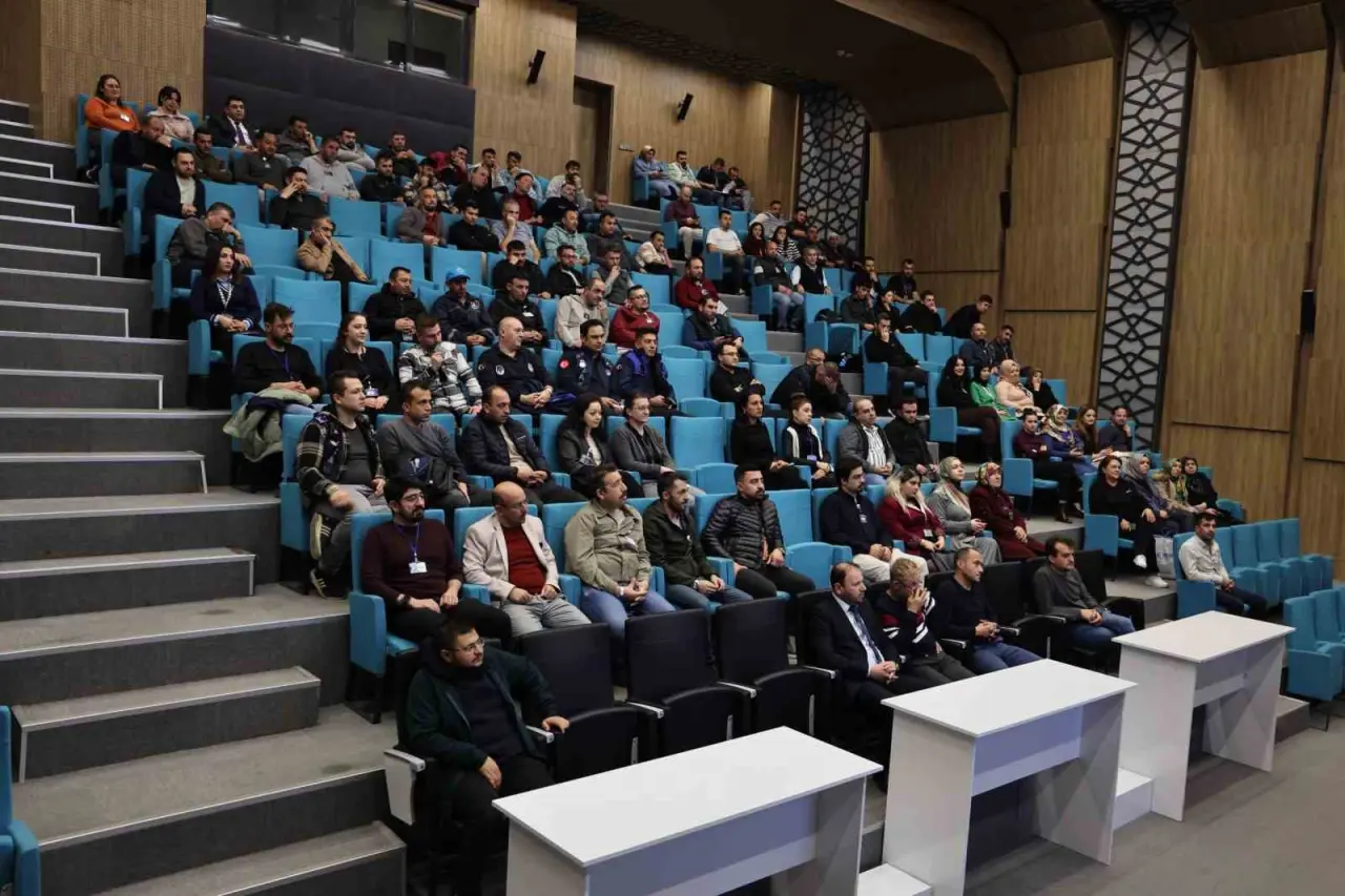 kutahya-belediyesinden-personeline-etkili-iletisim-davranis-bicimleri-egitimi