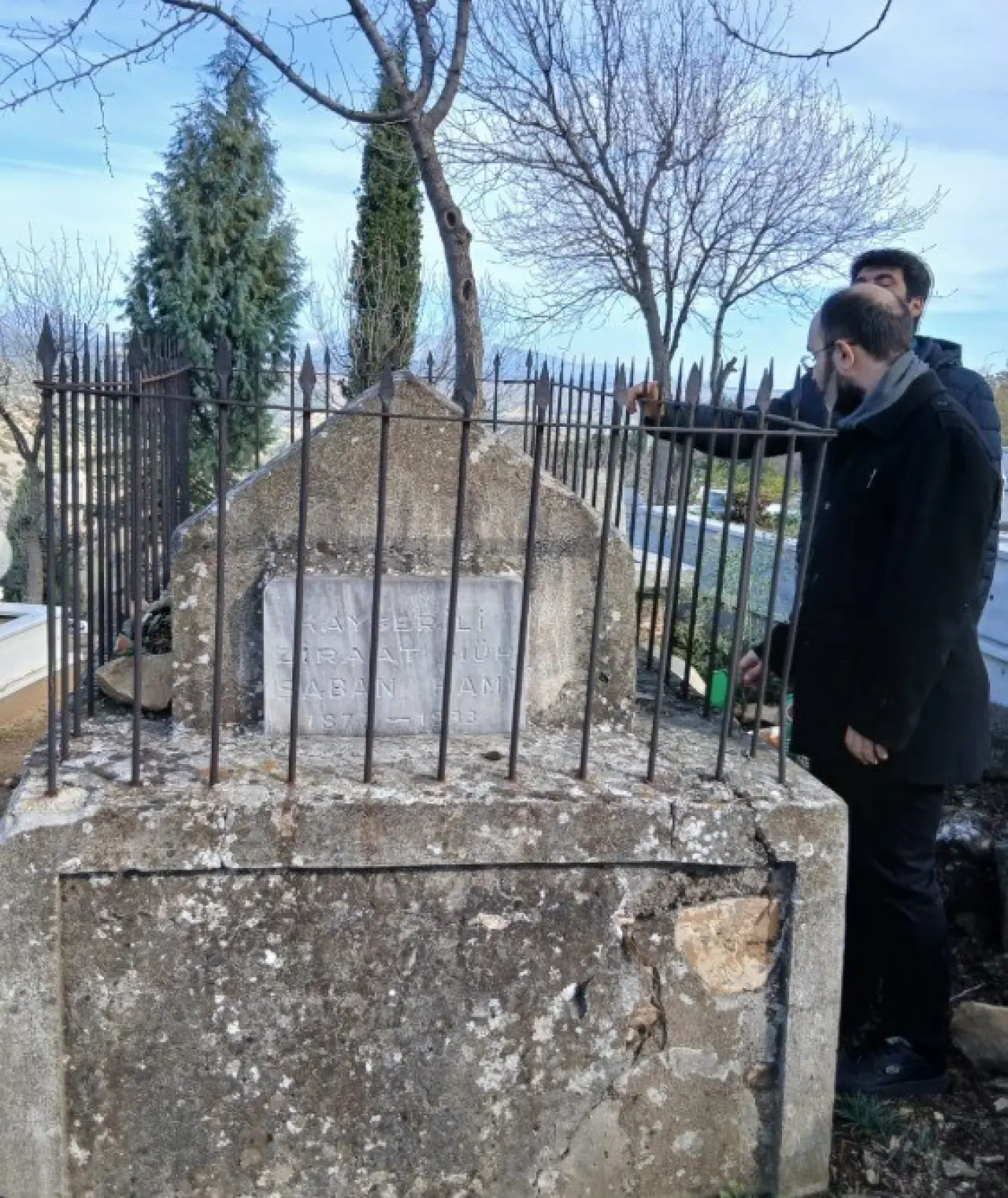 bilecikte-tarihi-kesif-unlu-sairin-babasinin-mezari-ortaya-cikti