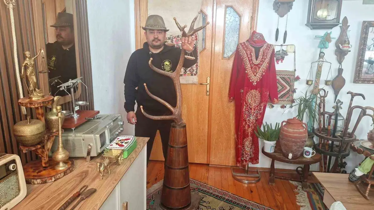 isci-emeklisi-eski-antika-esyalarla-evinde-kucuk-bir-muze-kurdu
