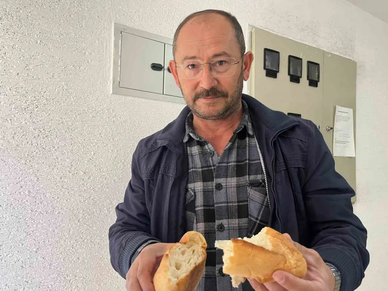 yetkililer-icinden-poset-cikan-ekmegi-ureten-firinla-ilgili-harekete-gecti