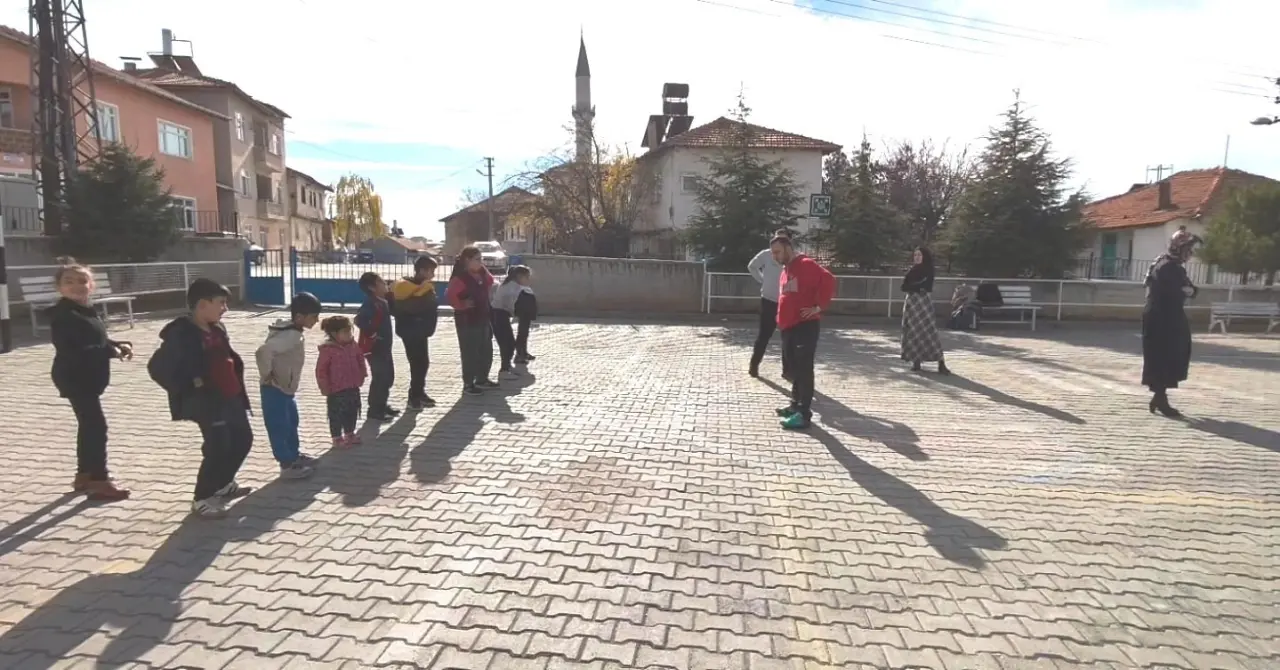 altintas-zafer-ilkokulunda-ozel-ogrencilerin-sabah-sporu-coskusu