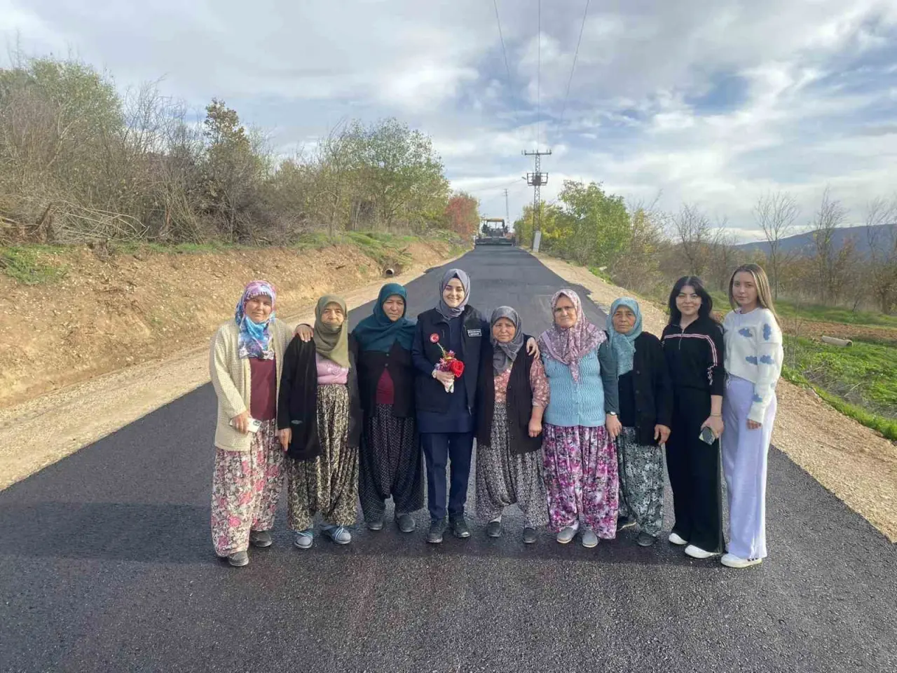 kaymakam-kilic-koylerdeki-asfalt-calismasini-inceledi