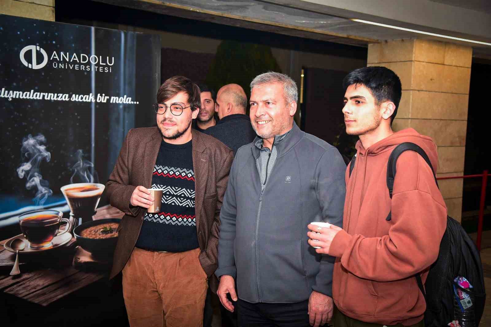 anadolu-universitesinden-sinav-haftasinda-ogrencilere-cay-kahve-ve-corba-ikrami