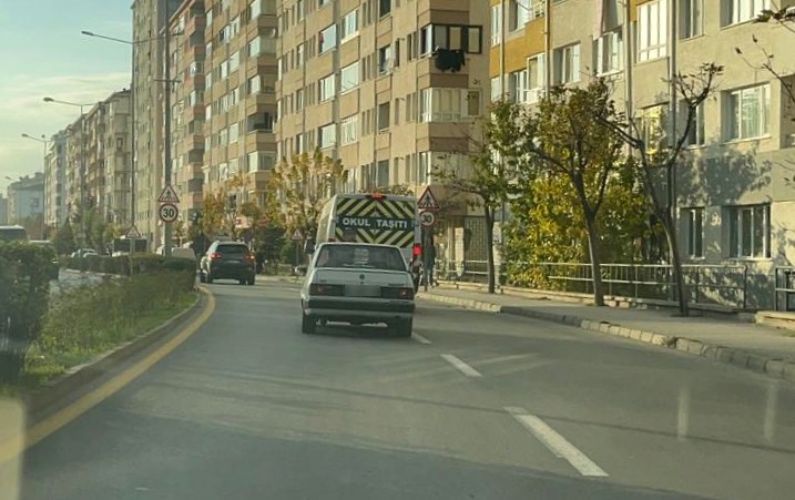 arka-cama-yakisir-yasima-yanlislarim-yazdi-caddeyi-egzozuyla-rahatsiz-etti