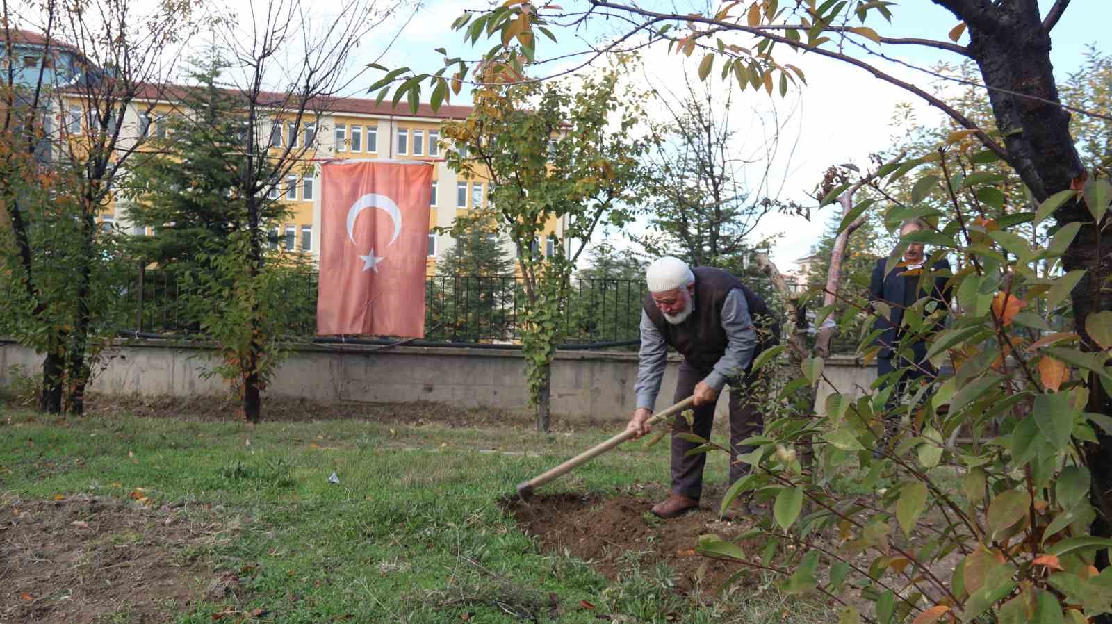 coplugu-15-temmuz-sehitleri-fidanligina-cevirdi