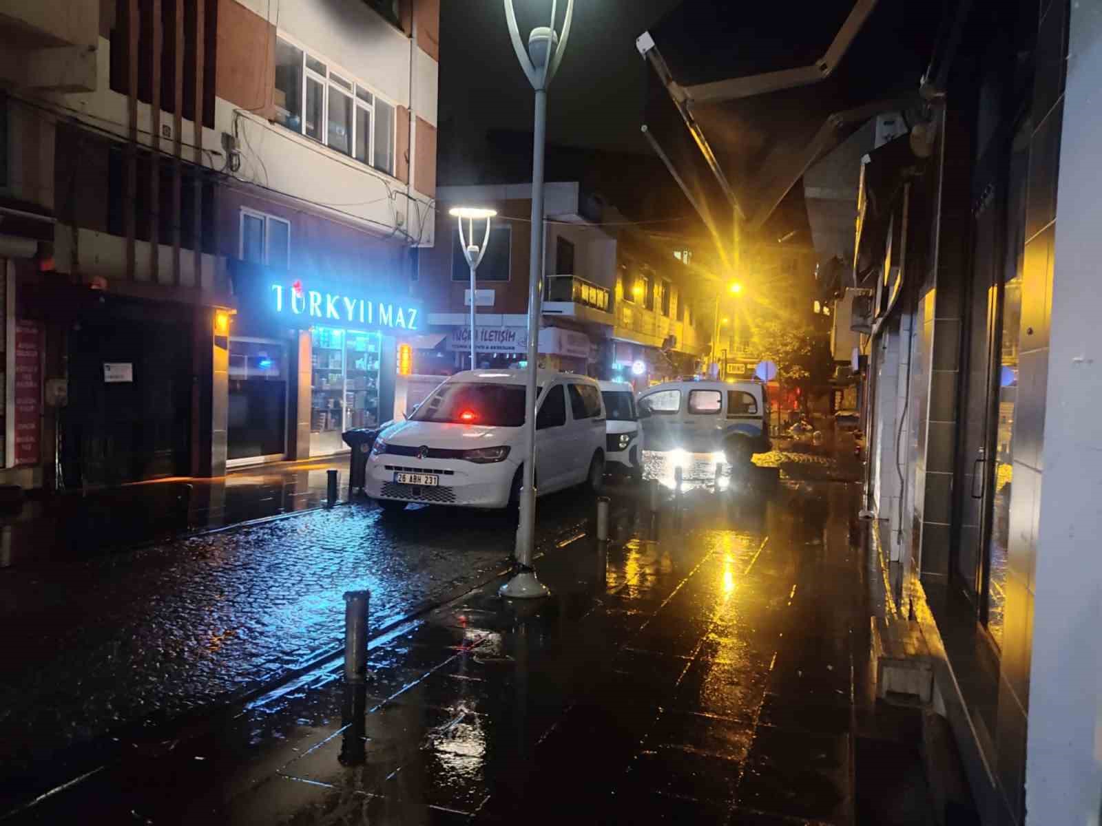 eskisehirde-genc-kadin-arkadasinin-evinde-olu-bulundu