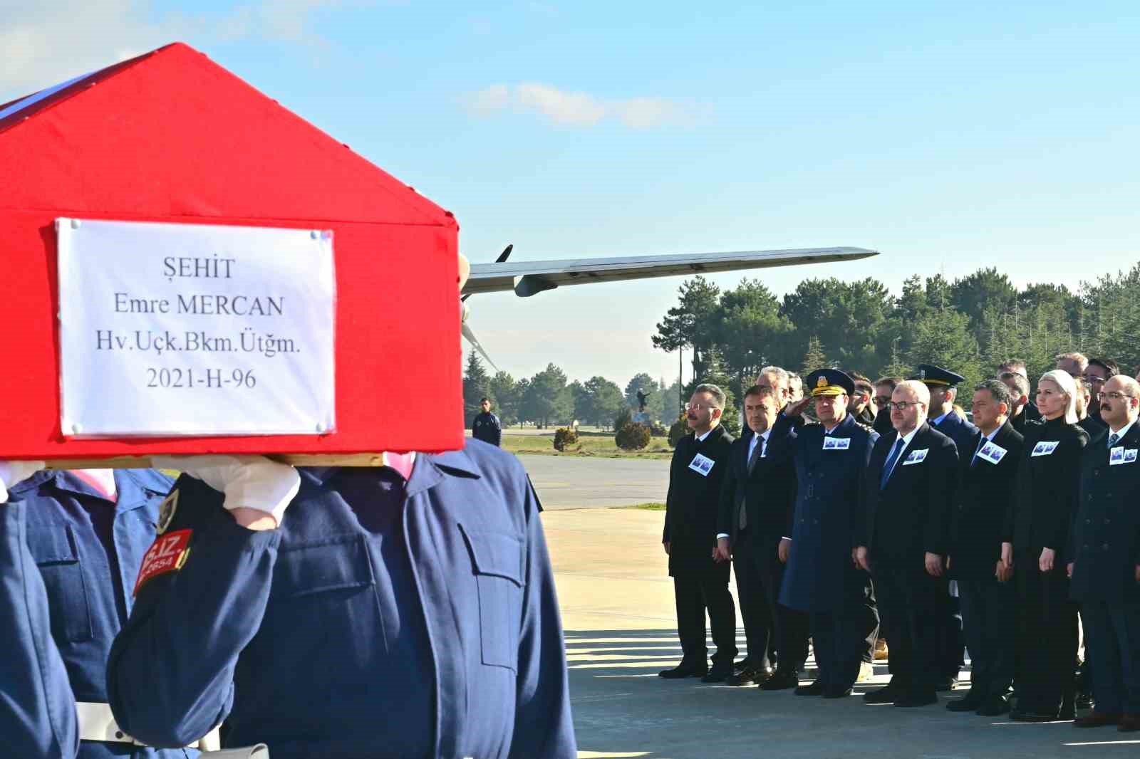 iki-hava-sehidi-ucakla-eskisehire-getirildi