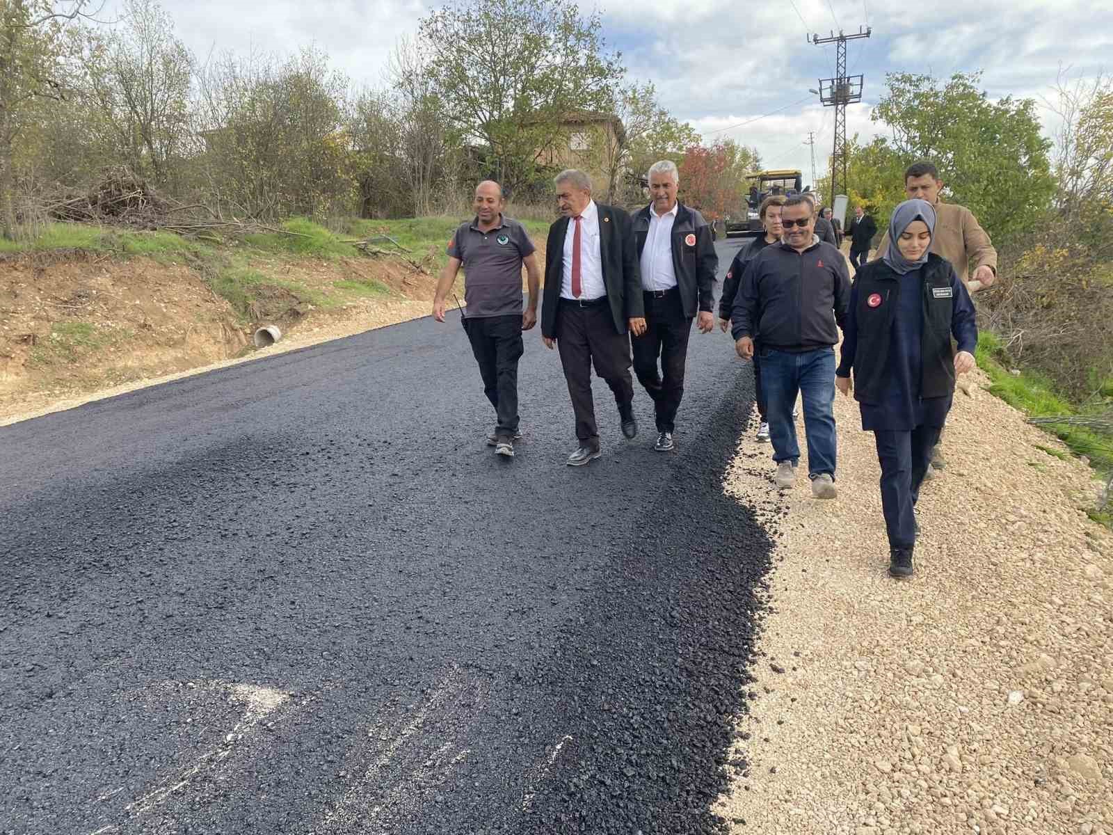 kaymakam-kilic-koylerdeki-asfalt-calismasini-inceledi