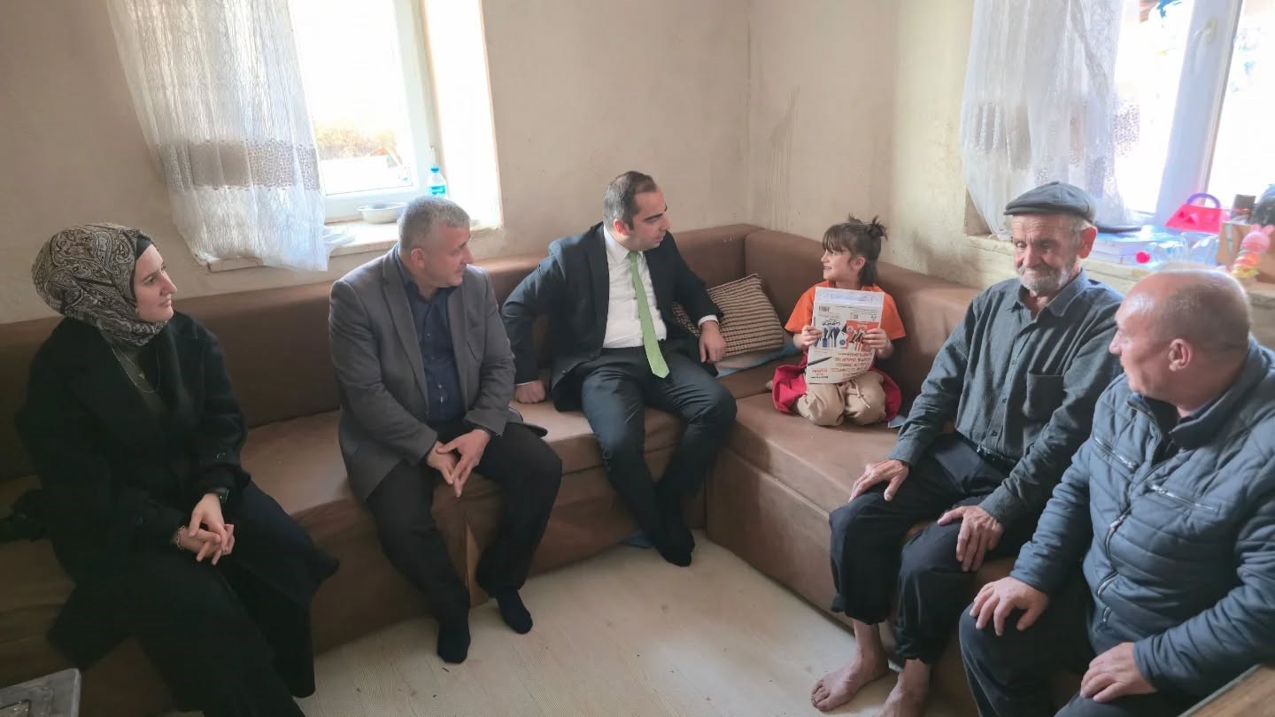 kaymakam-ucar-belkese-koyunde-vatandaslarla-bir-araya-geldi