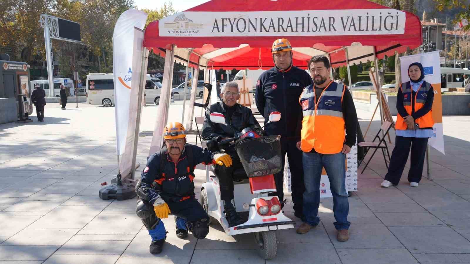 kent-meydaninda-deprem-tatbikati-yapildi