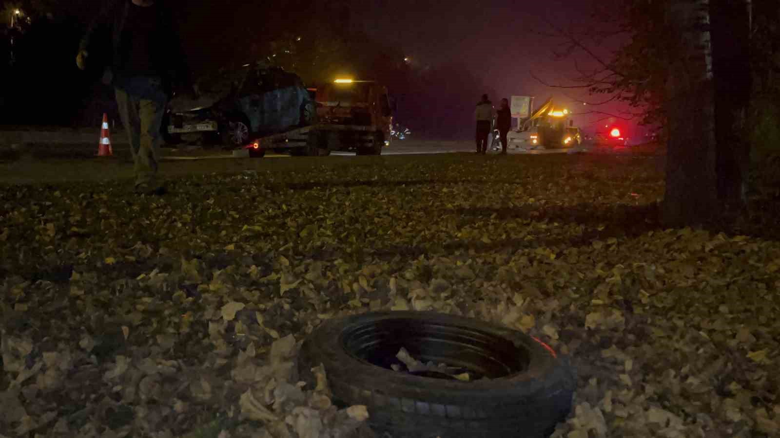 kontrolden-cikan-arac-aydinlatma-diregini-devirip-karsi-yone-gecti