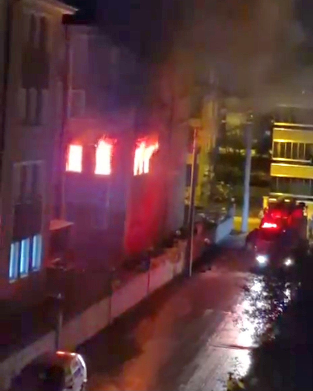 kutahyada-apartman-dairesinde-yangin-5-kisi-kurtarildi