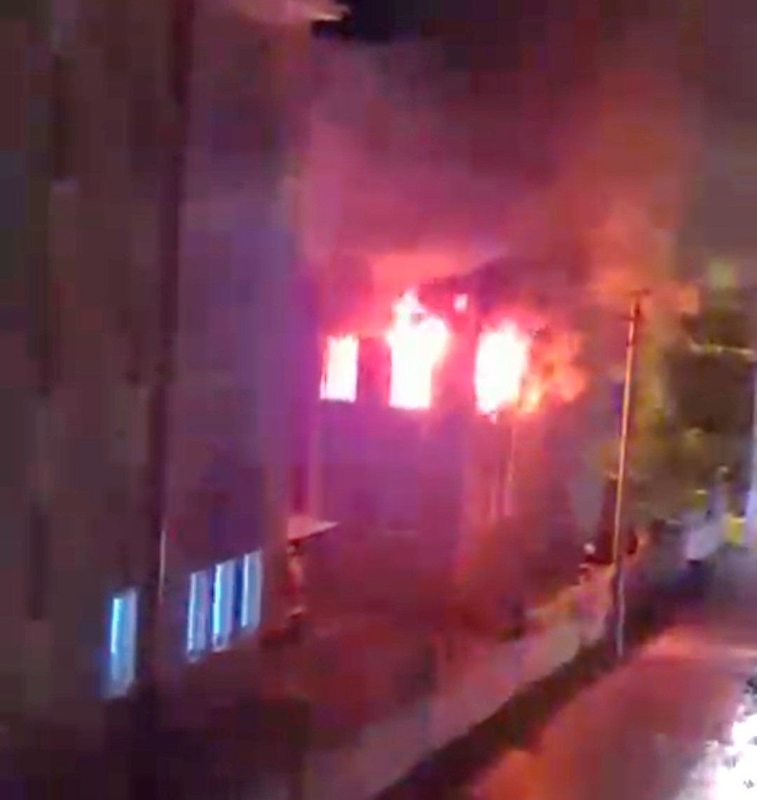 kutahyada-apartman-dairesinde-yangin-5-kisi-kurtarildi