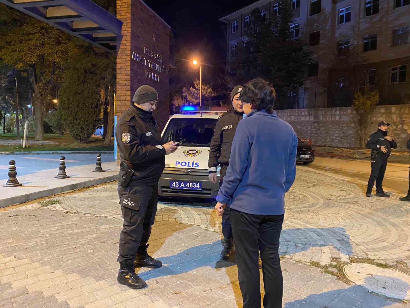 kutahyada-asayis-uygulamalarinda-50-aranan-sahis-yakalandi