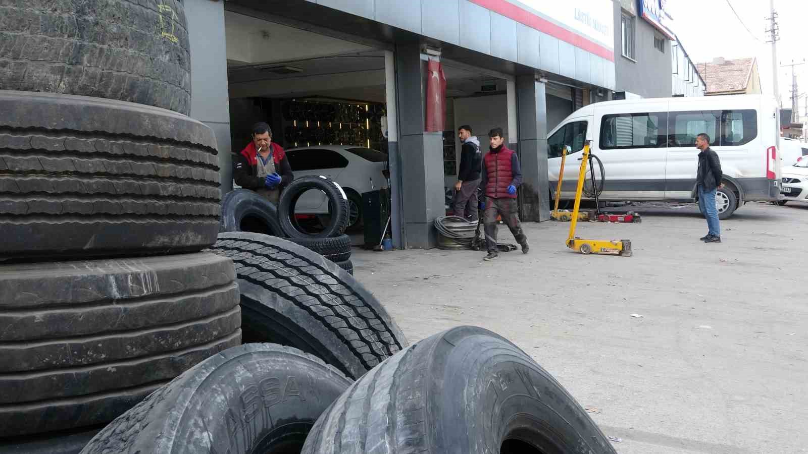 kutahyada-lastikcilerde-yogunluk