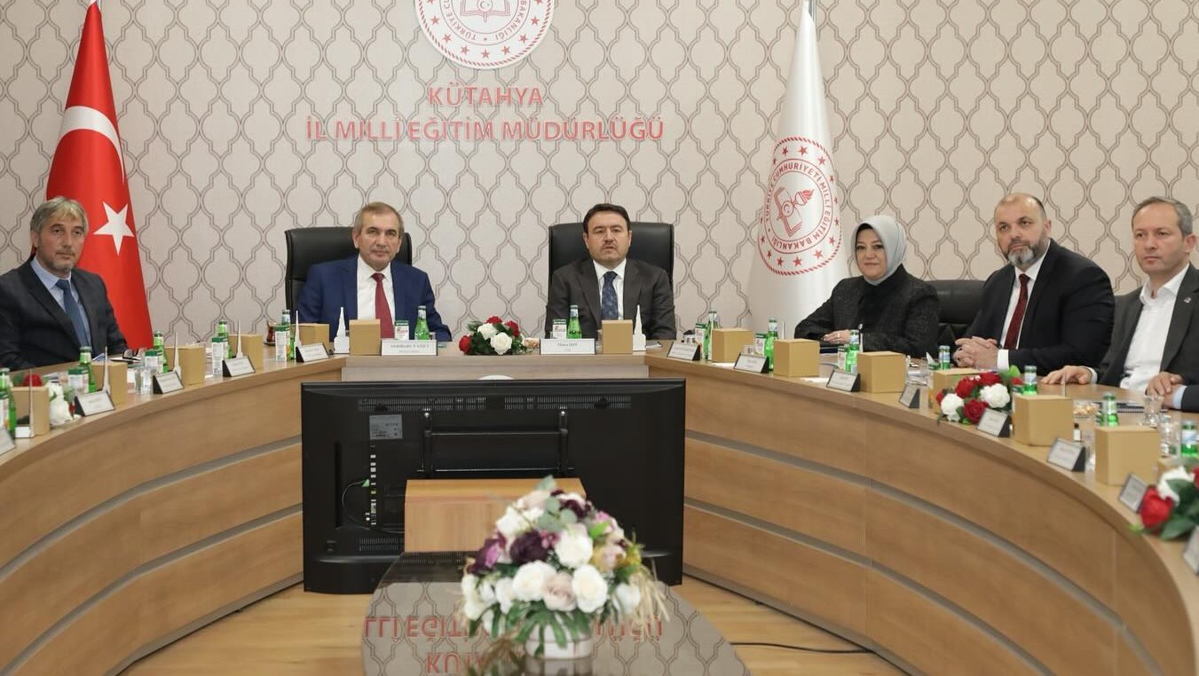 kutahyanin-egitim-vizyonuna-yonelik-yurutulen-projeler-masaya-yatirildi