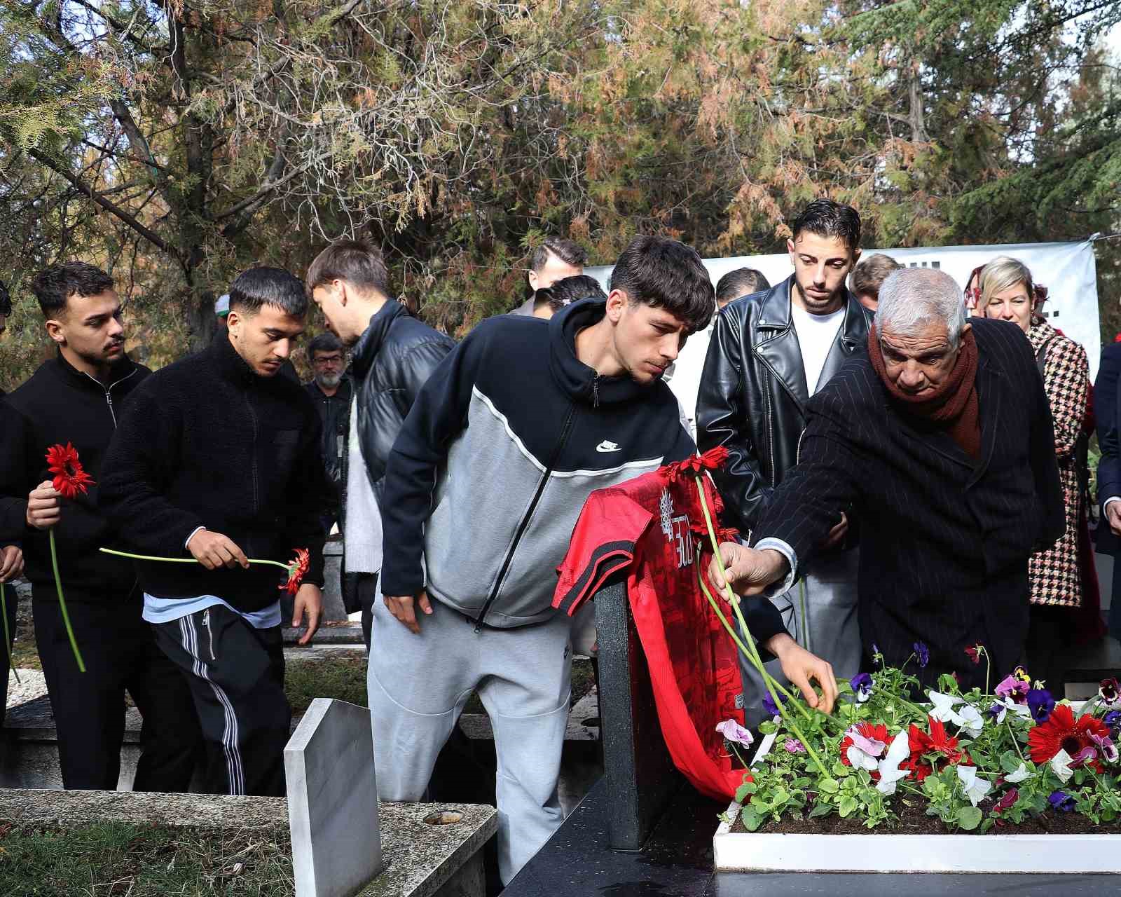 milli-kaleci-sinan-alagac-vefatinin-40nci-yilinda-anildi