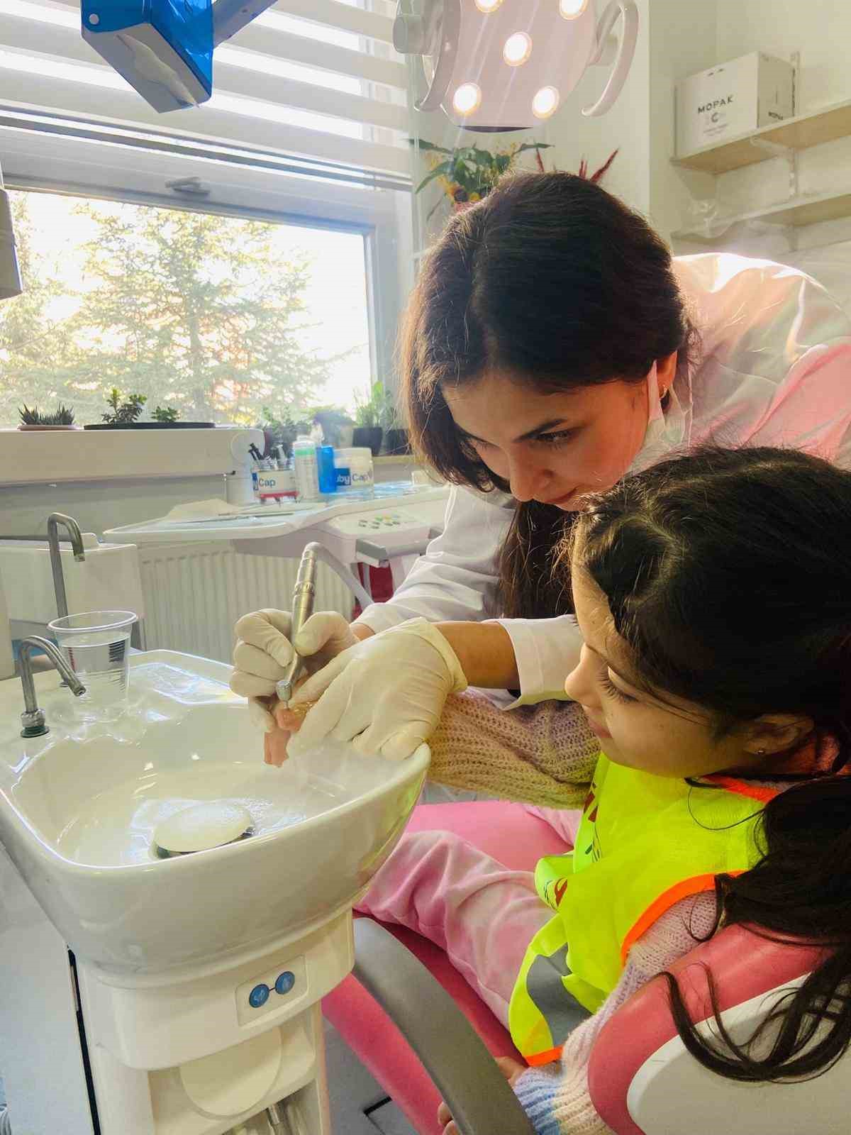 minikler-dis-hastanesinde-egitici-geziye-katildi