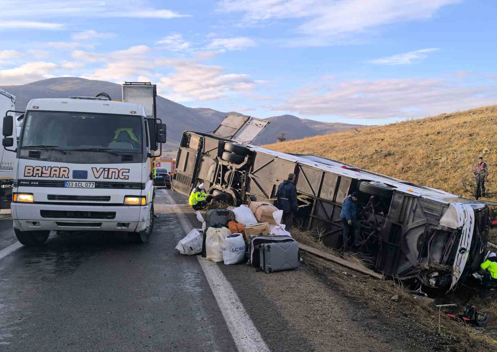 otobus-kazasinda-olenlerin-kimlik-tespit-calismalari-suruyor
