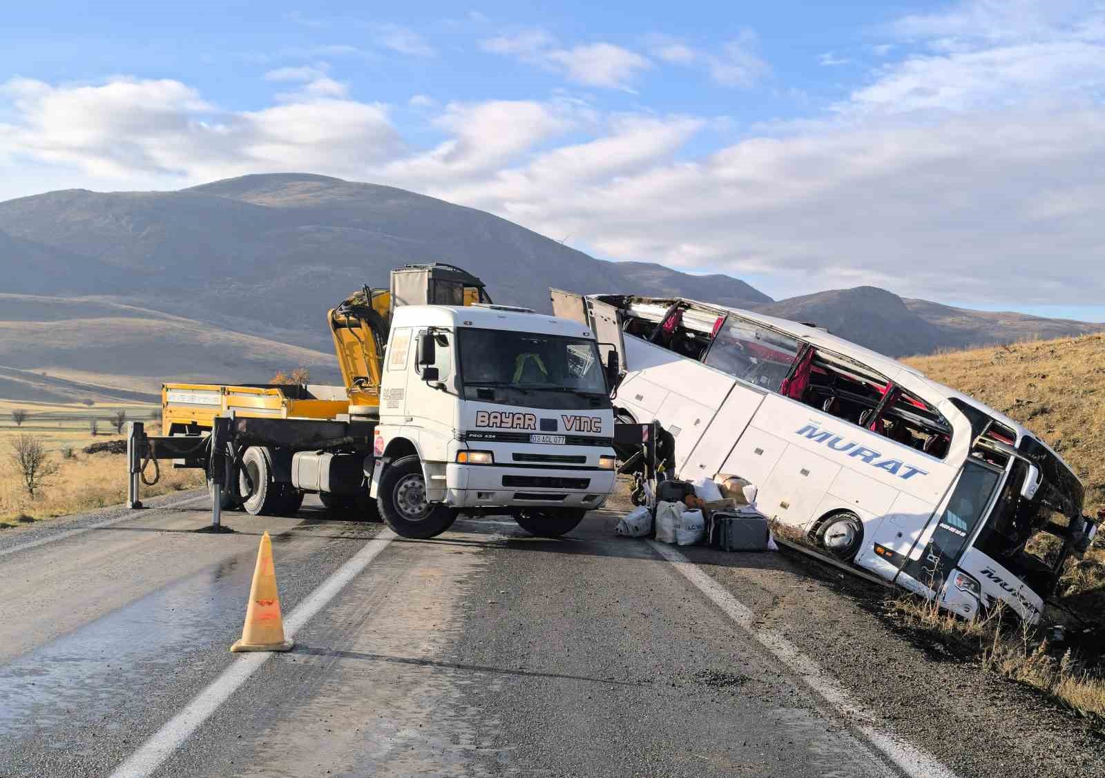 otobus-kazasinda-olenlerin-kimlik-tespit-calismalari-suruyor