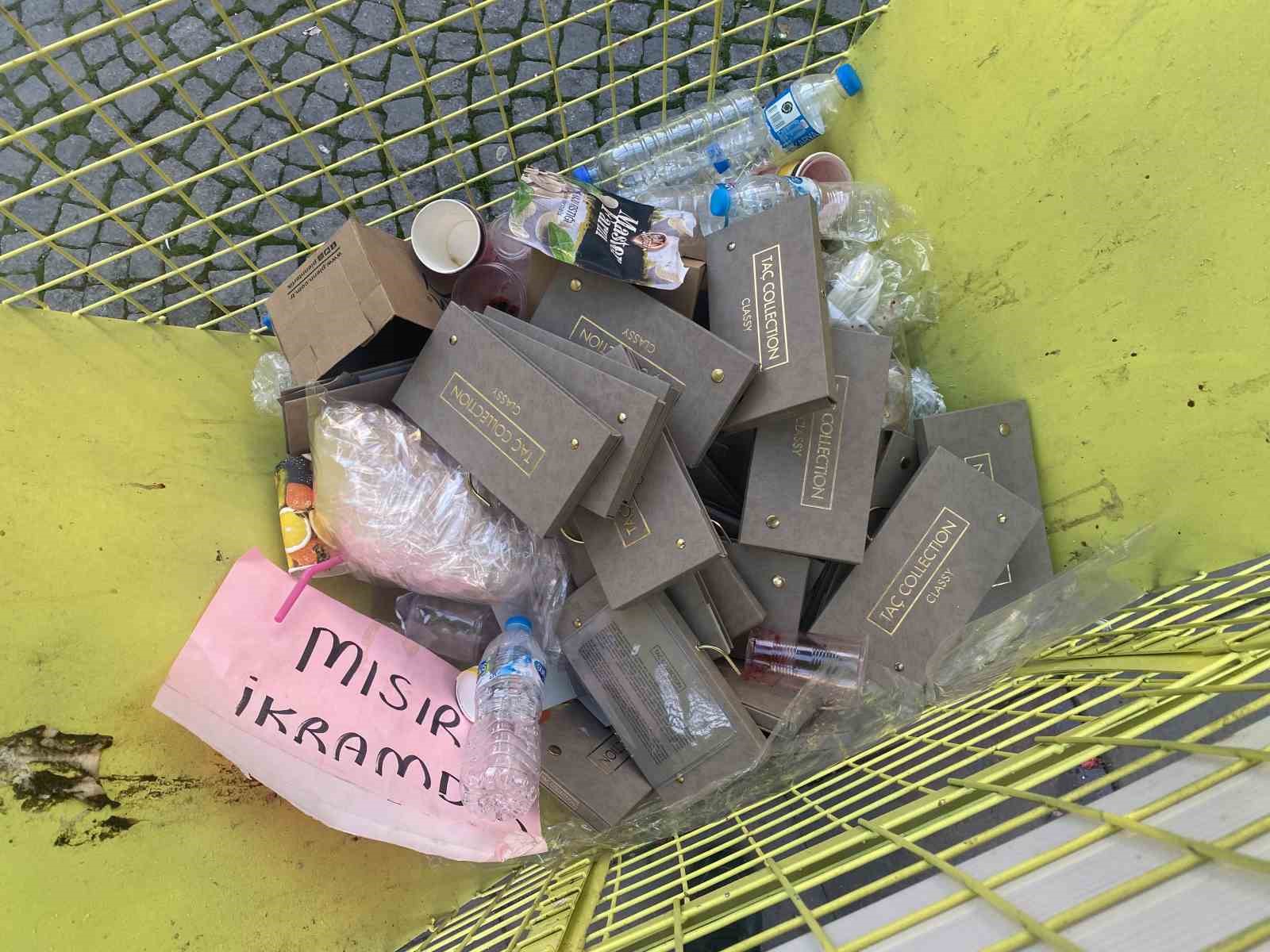 plastik-siseler-icin-kurulan-geri-donusum-kafesi-coplerle-dolduruldu