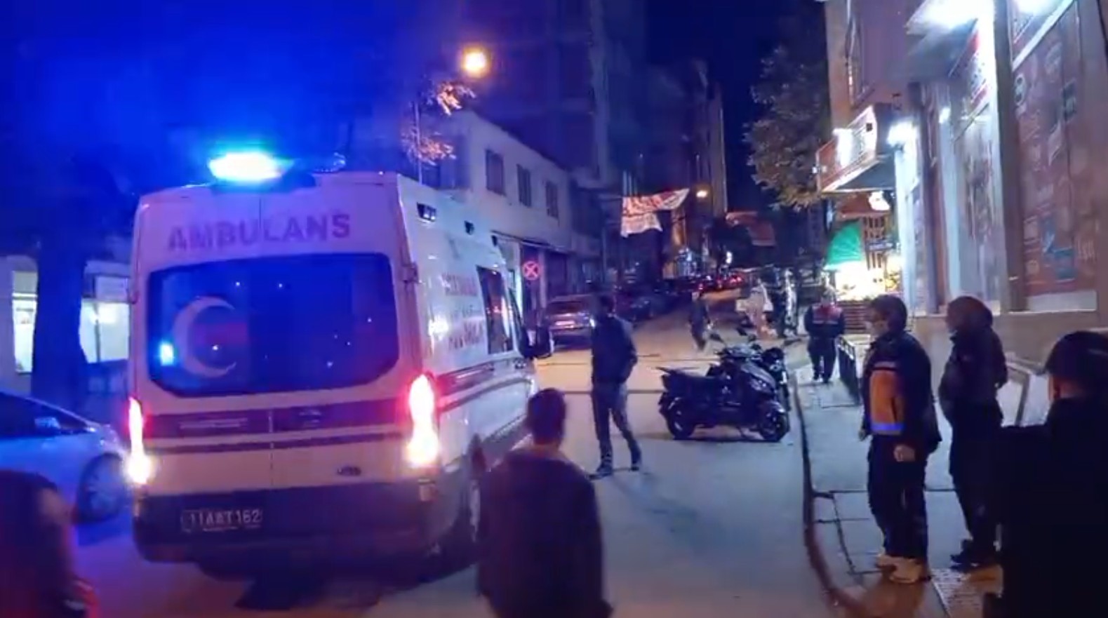 polisten-kacmaya-calisirken-baca-bosluguna-sikisti