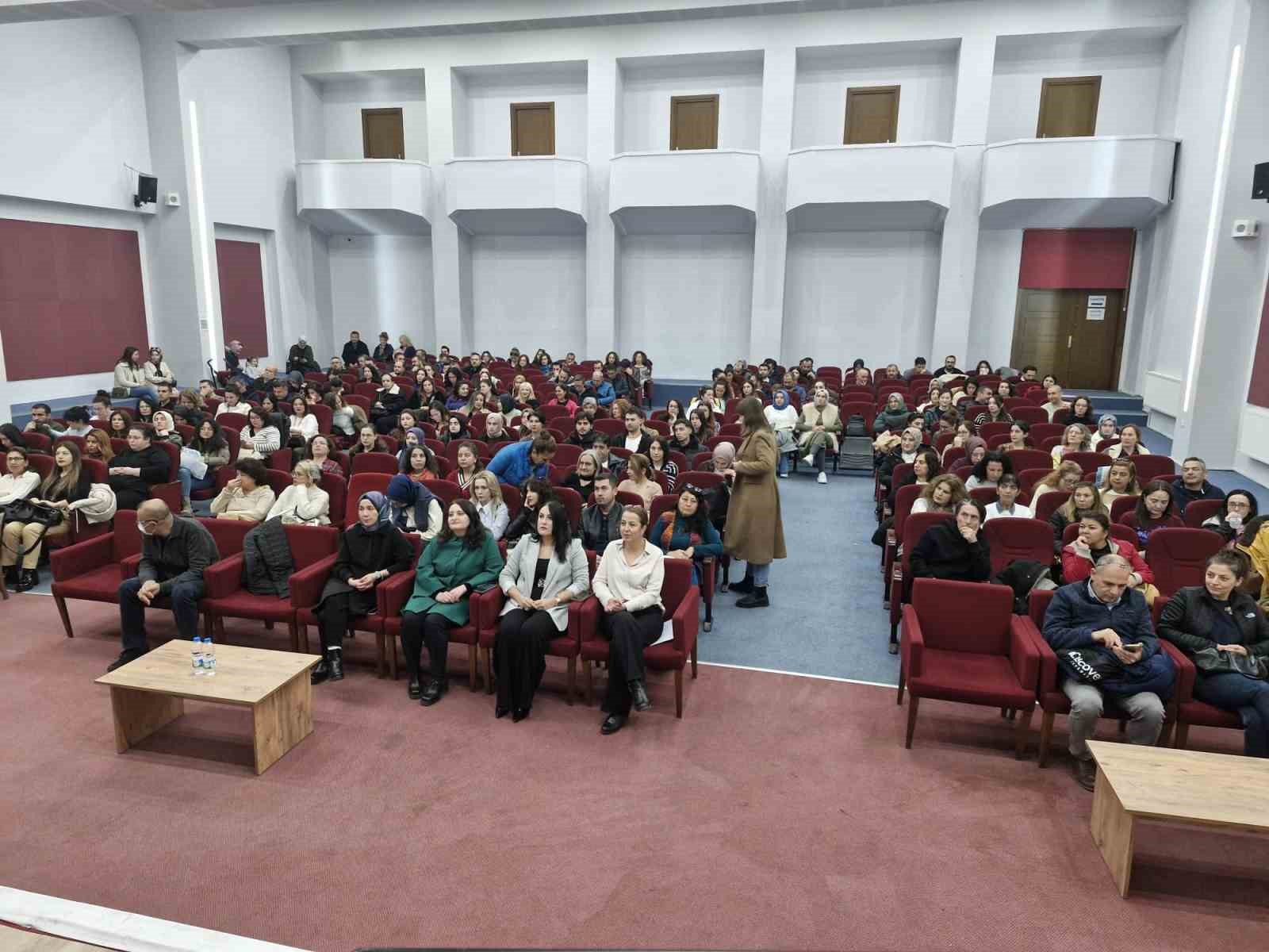 rehber-ogretmenlere-afet-ve-acil-durumlarda-psikososyal-destek-hakkinda-egitim-verildi