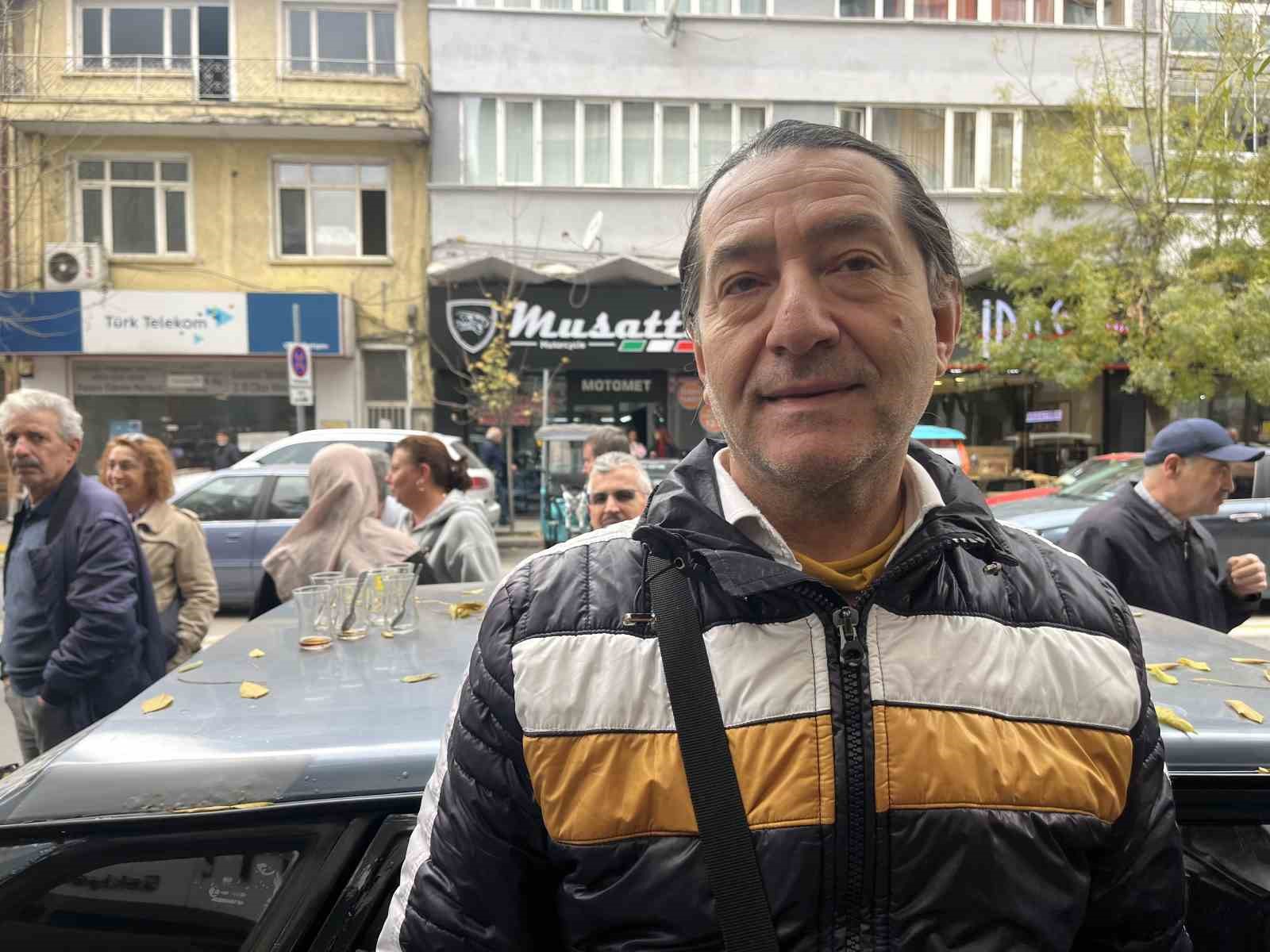 toki-basvurusu-yapmak-isteyen-vatandaslar-yuzlerce-metre-kuyruk-olusturdu