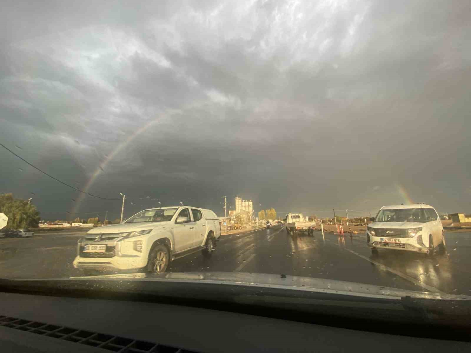 yagmur-sonrasi-beliren-gokkusagi-gorsel-solen-olusturdu