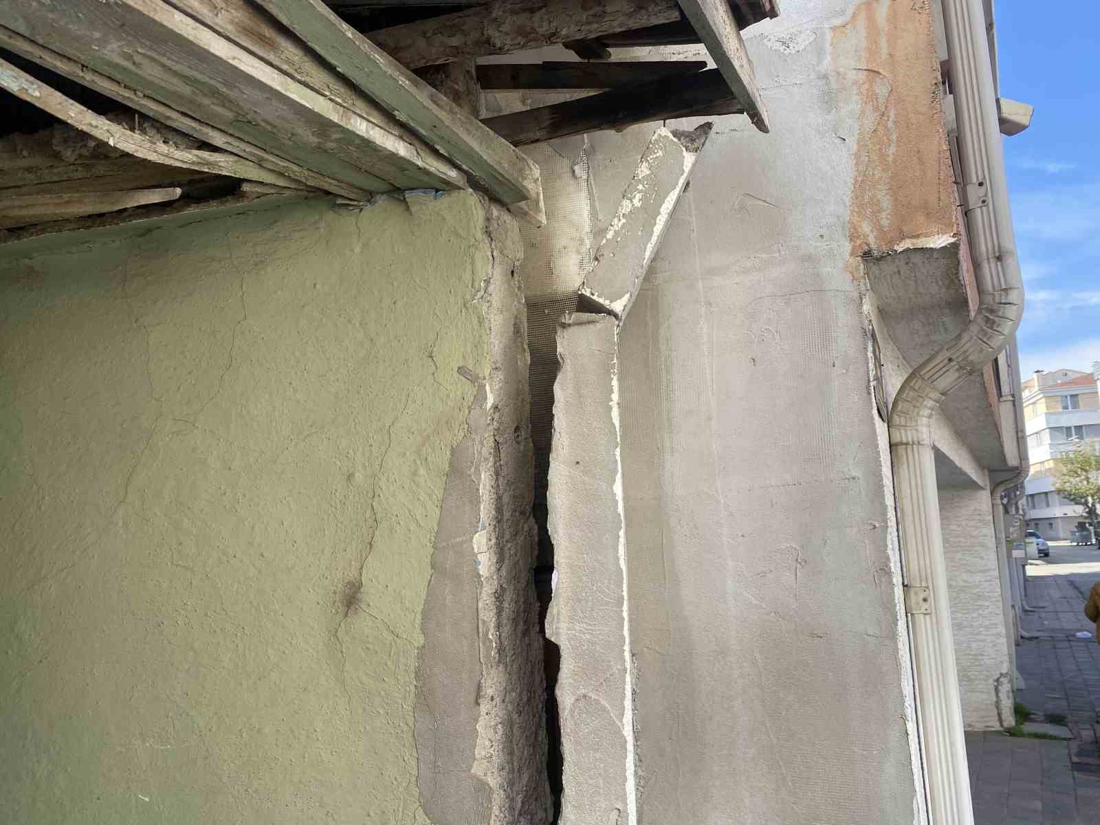 yaklasik-5-yildir-metruk-halde-olan-ev-tedirginlik-olusturuyor