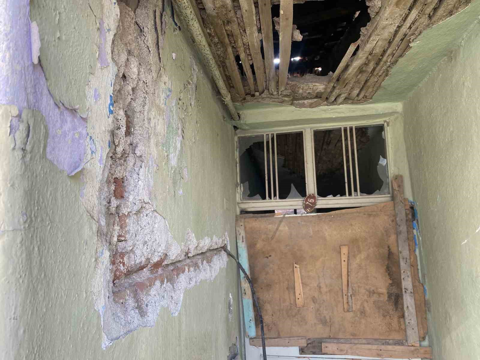 yaklasik-5-yildir-metruk-halde-olan-ev-tedirginlik-olusturuyor