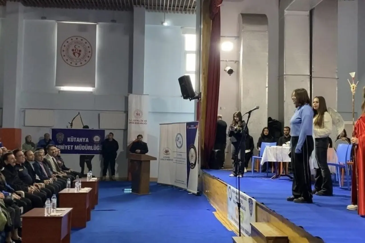 kutahyada-parlayan-yildizlar-sahne-aldi