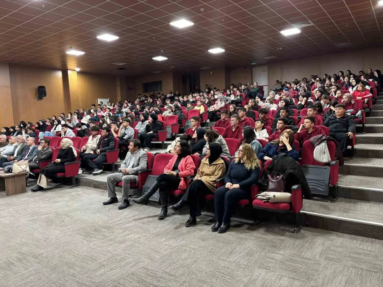 hisarcikta-ogrencilere-sosyal-medya-bagimliligi-konulu-konferans