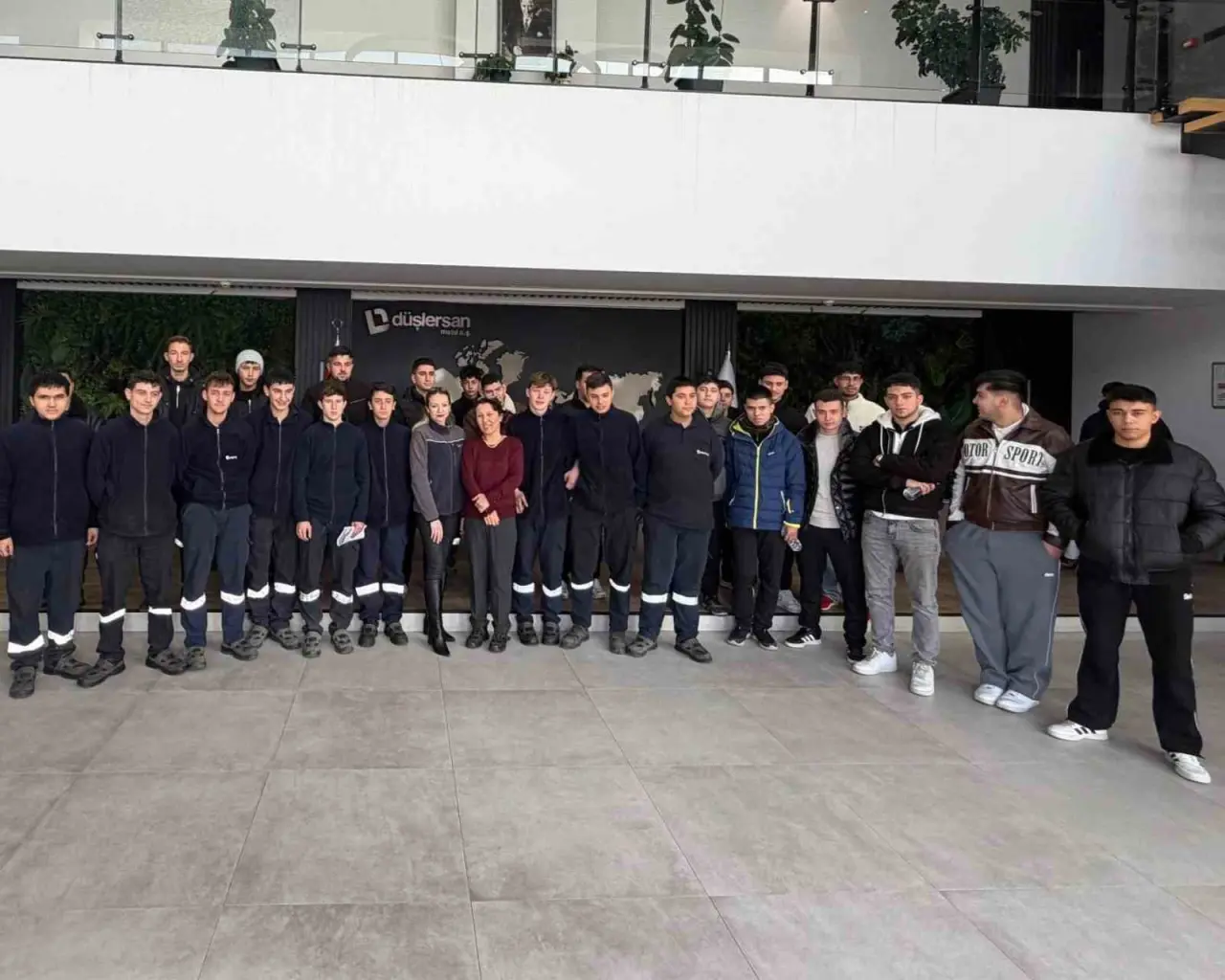 meslek-lisesi-ogrencileri-uretim-sureclerini-yerinde-ogreniyor