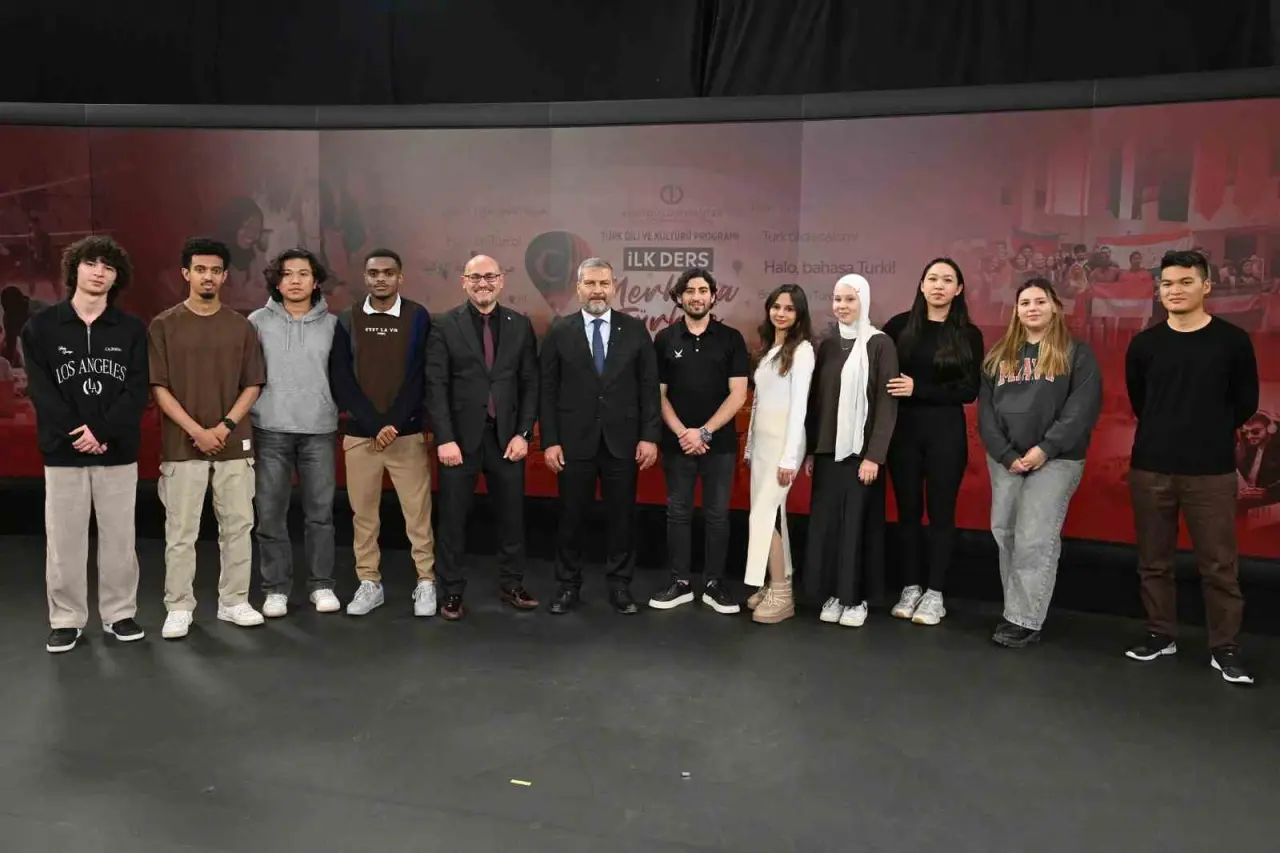 dunyasinin-123-ulkesindeki-yaklasik-4-bin-ogrenci-turkceye-merhaba-dedi