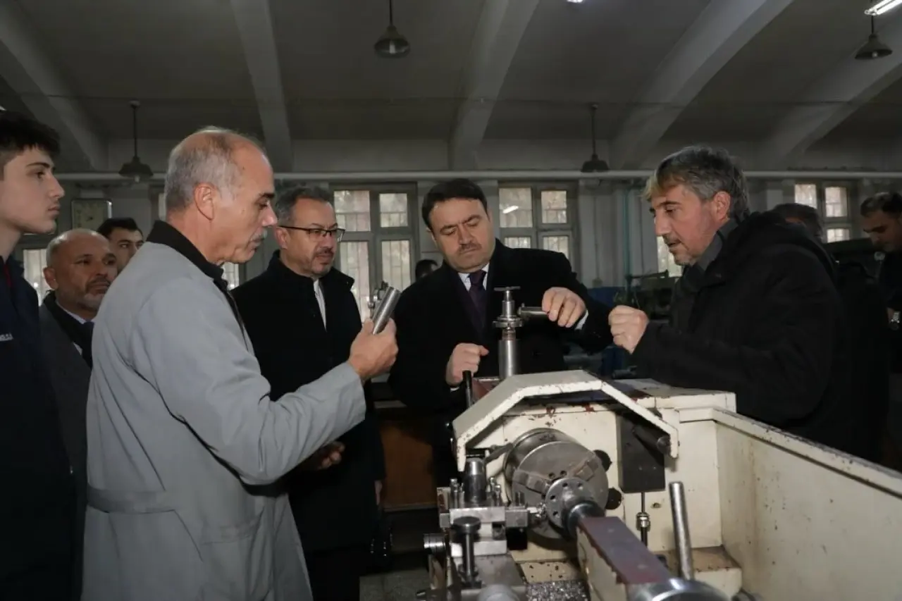 vali-isin-mesleki-egitim-uretim-istihdam-ve-kalkinma-acisindan-buyuk-onem-tasiyor