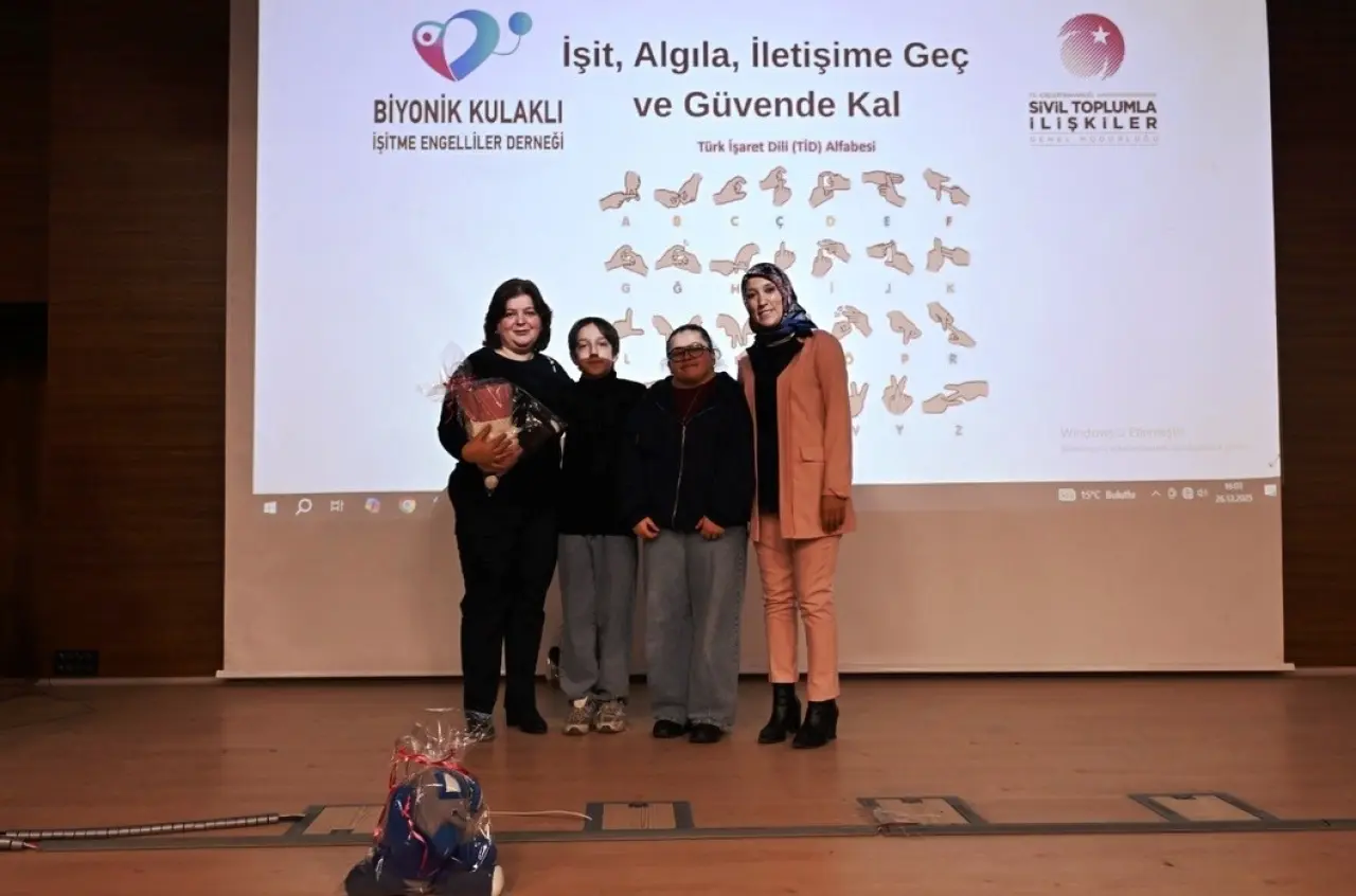 kutahya-il-emniyet-mudurlugu-personeline-isaret-dili-bilgilendirmesi