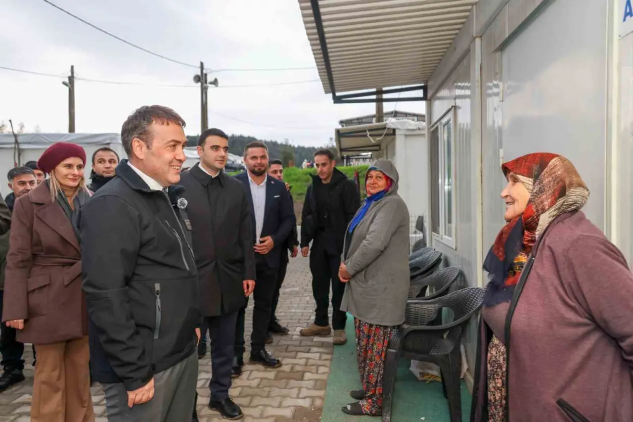 vali-sozer-yangin-magdurlari-icin-yapilan-kalici-konutlari-inceledi