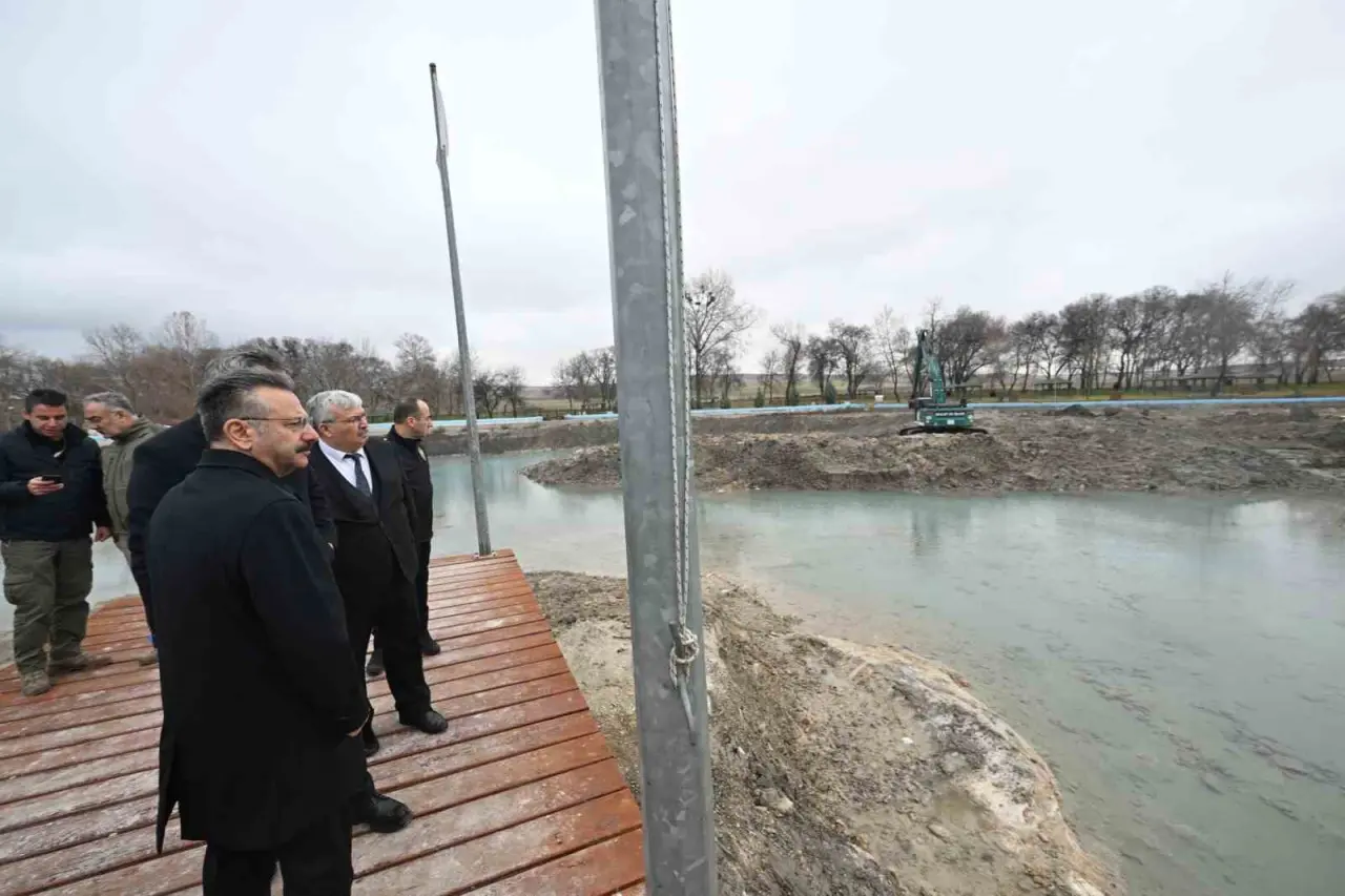 vali-aksoy-sakaryabasinda-yurutulen-calismalari-inceledi