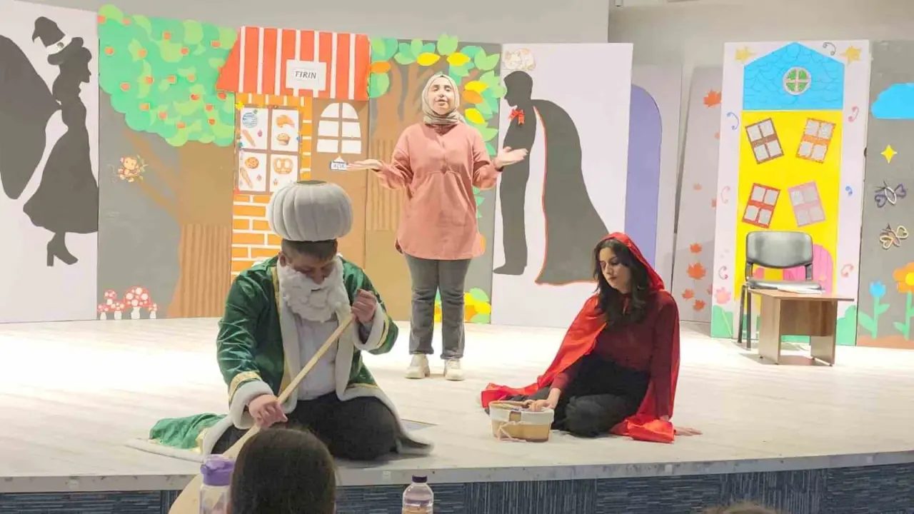 kutahyada-bir-durustluk-hikayesi-adli-cocuk-tiyatrosu-ogrencilerle-bulustu