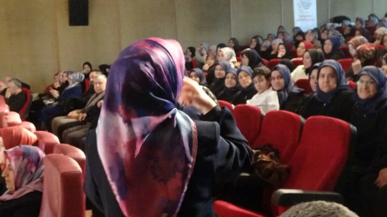 isitme-ve-gorme-engelli-ogrenciler-kuran-tilaveti-ve-ilahilerle-gonulleri-fethetti