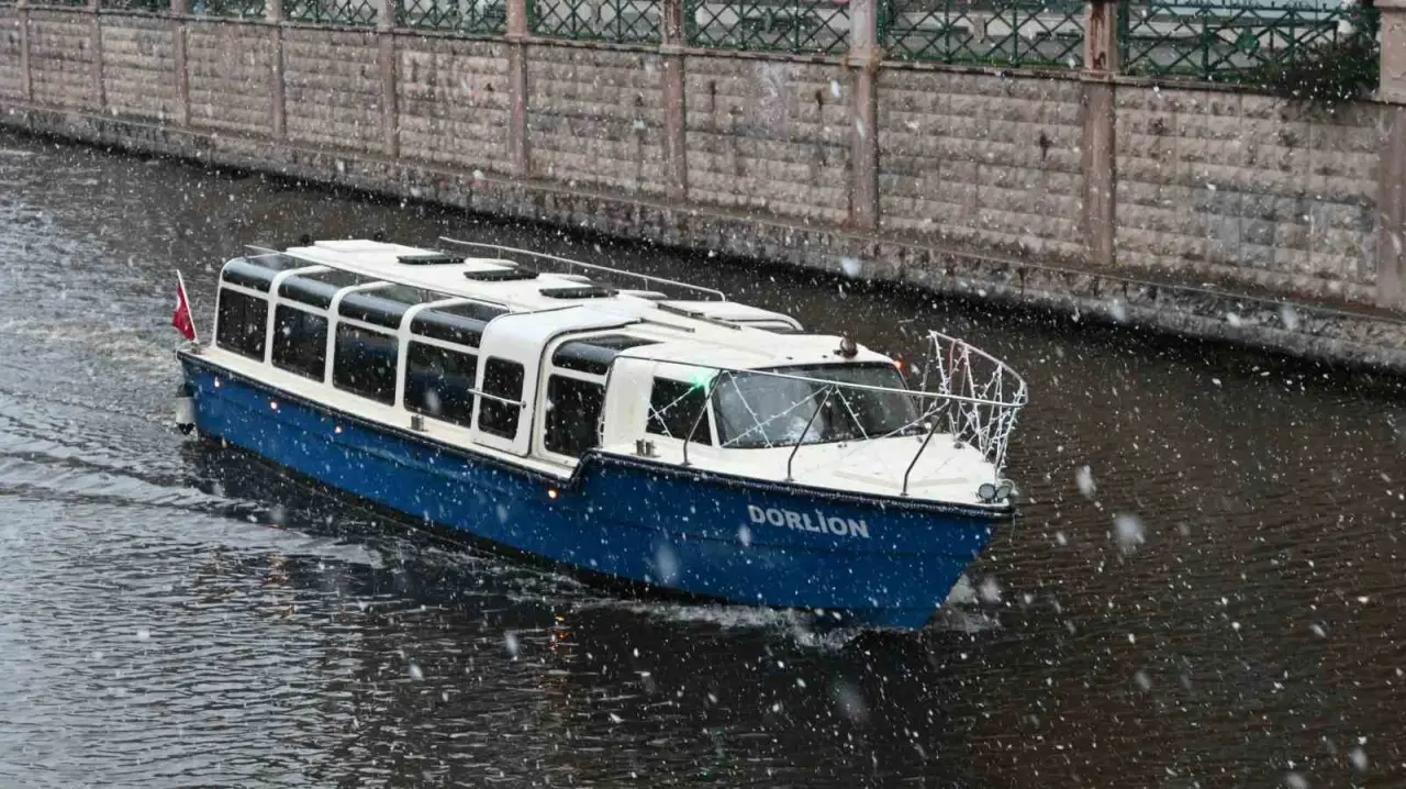 eskisehirde-lapa-lapa-yagan-kar-gorsel-solen-olusturdu