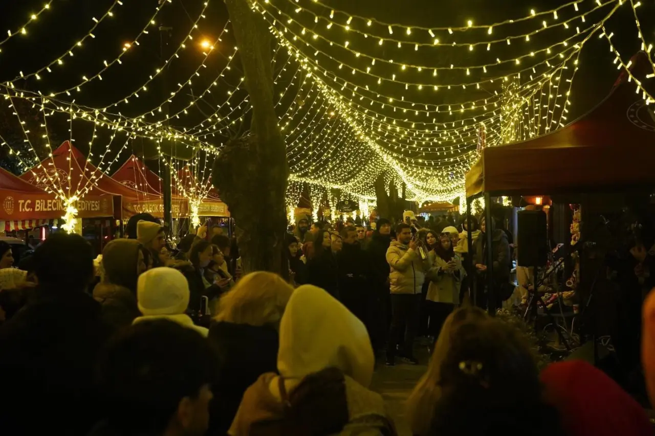 bilecikte-yeni-yil-coskusu-sanat-sokaginda-konserlerle-yasaniyor