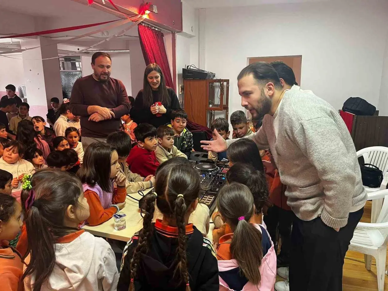 eskisehirde-ogrenciler-dj-ile-bulustu